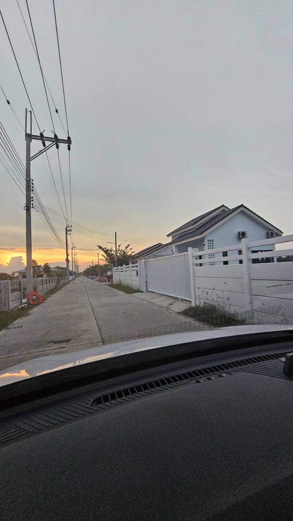 ขายที่ดิน 4 ไร่ 135 ตารางวา อ.ไทรน้อย จ.นนทบุรี หน้ากว้างติดถนนตัดใหม่ บรรยากาศดี โทร 065-365-4426